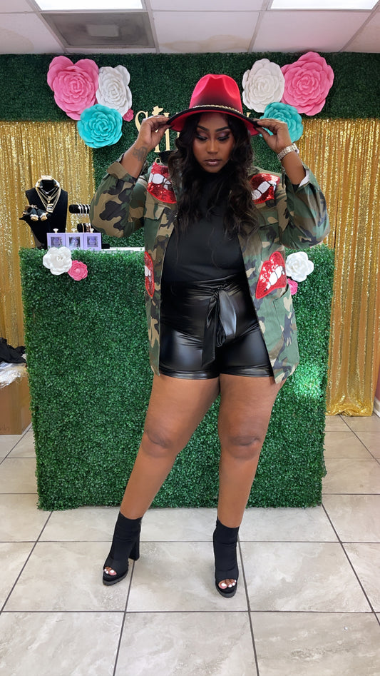 Kissed (curvy)